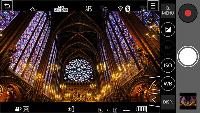 すぐに写真を共有したければ、スマホとの通信機能にも注目