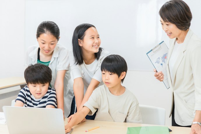 ⑥児童指導員(放課後等デイサービス・児童養護施設)
