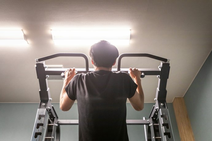 耐荷重に余裕のあるものを選ぼう。目安は自分の体重+50kg以上