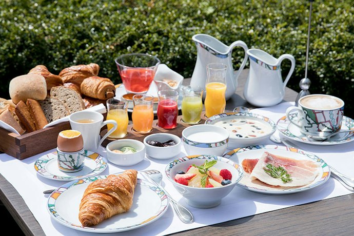朝食ビュッフェやディナーなど、食事にこだわって選ぼう