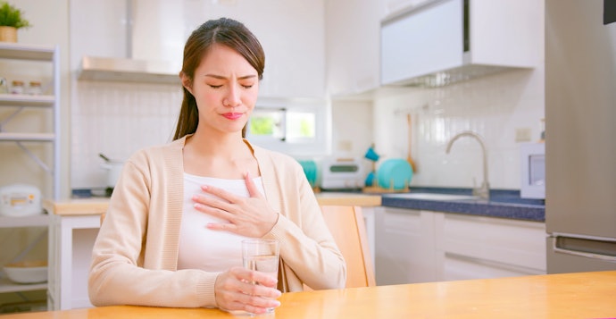 一時的な軽い胸焼けには、制酸成分で対処しよう