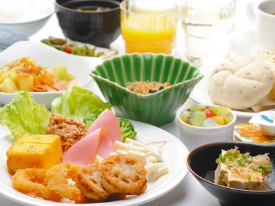朝から活動的に動くなら朝食つきのプランをチョイスしよう