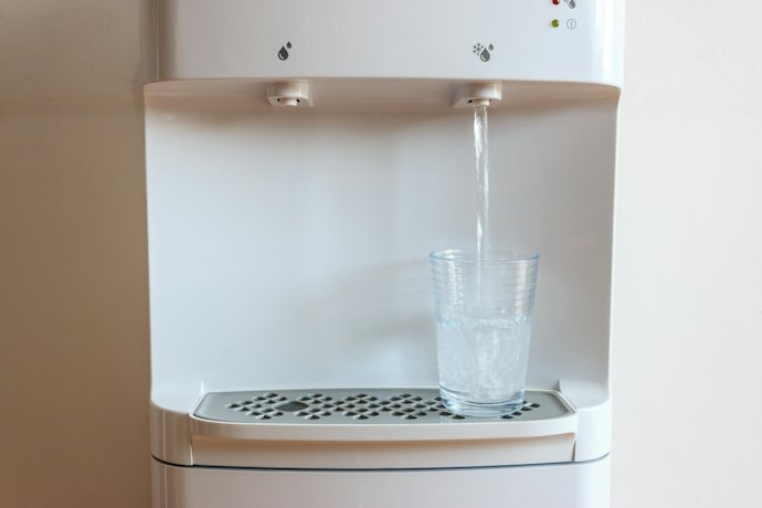 水道水の浄水型ウォーターサーバーと浄水器の違いは?どちらを選べばいい?