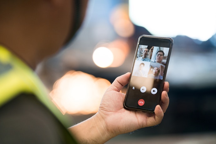 LINEやFaceTimeなどの通話アプリを使う