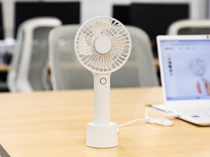 充電しながら使える優れもの。給電方式がType-Cなのもうれしい