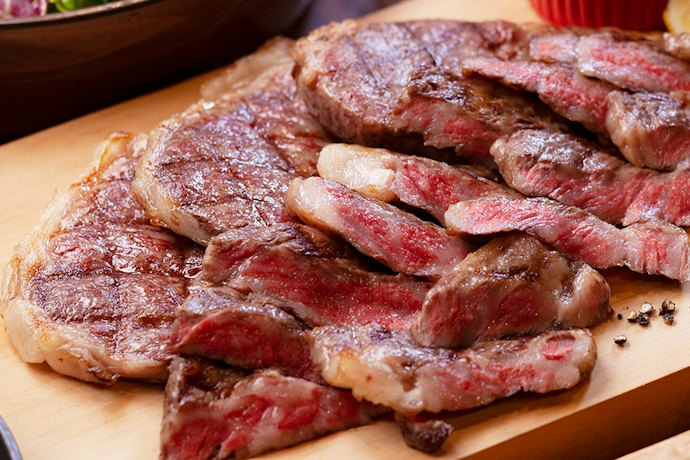 食事は重要!BBQ・レストランなど内容をチェックして