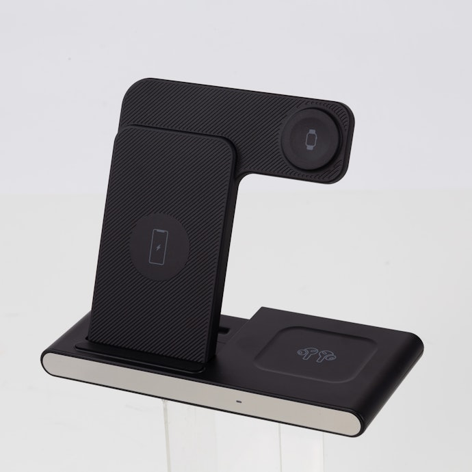 3台同時に充電できる、WGFFFUT 3in1ワイヤレス充電器をチェック!