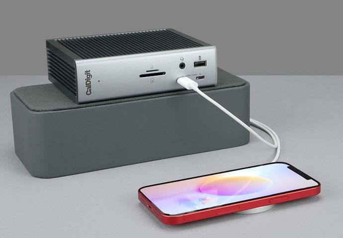 外部ディスプレイは8Kまで対応。前面に最大20W出力可能なUSB-Cも配置