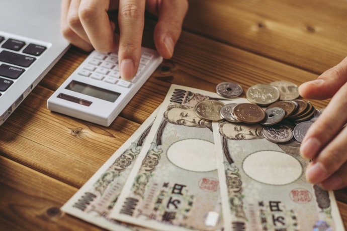 平均手取り年収は約422〜479万円