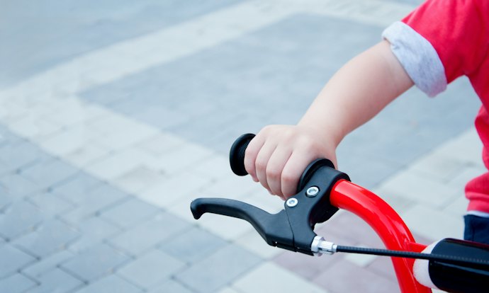 3歳以上なら、ブレーキ付きかどうかをチェックしよう