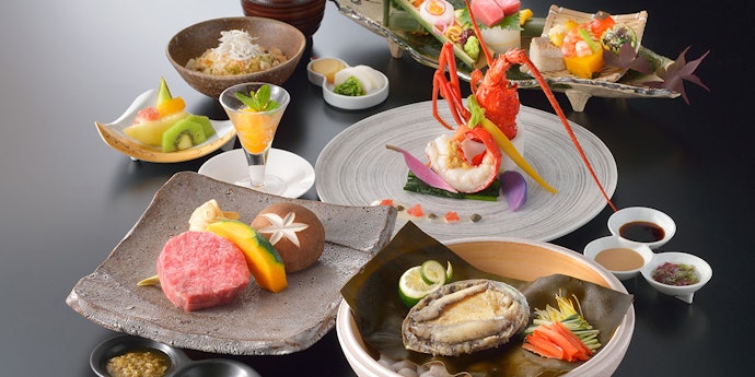 宿でくつろぐなら食事付きプランのあるホテルに注目