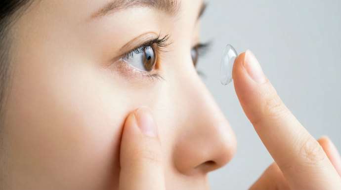 乱視や老眼が気になるなら乱視用・遠近両用の対応を要確認