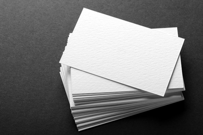 デザインにこだわりたい人は、特殊加工や印刷用紙にも注目して