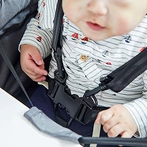 5点式ベルトかつ、背もたれが高いと食事をさせやすい