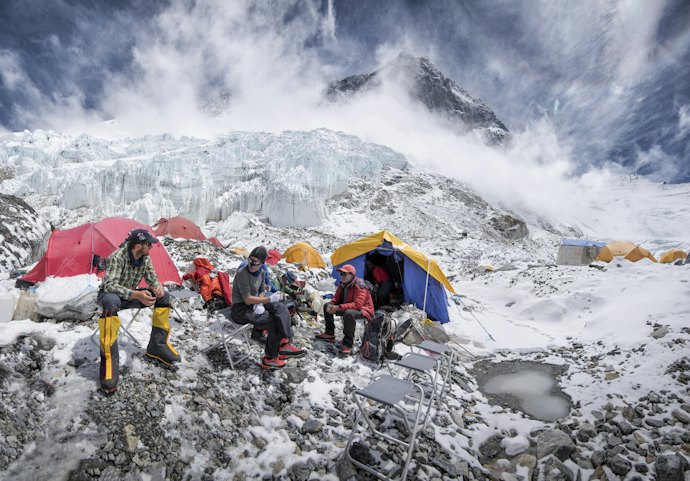 グループ登山では収容人数2〜3人程度のテントを複数用意する
