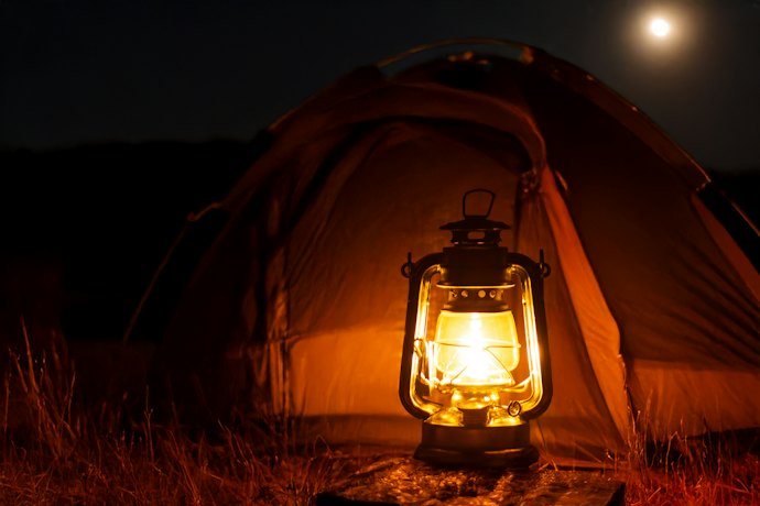 点灯時間は日没から就寝までが目安。夏は7時間、冬は10時間程度