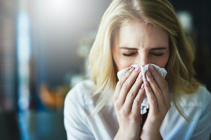 蓄膿症とは、ウイルスや細菌などが原因で副鼻腔に膿がたまる病気
