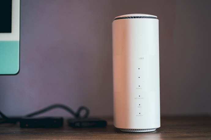ホームルーター:コンセントに指すだけでWI-Fiが使える