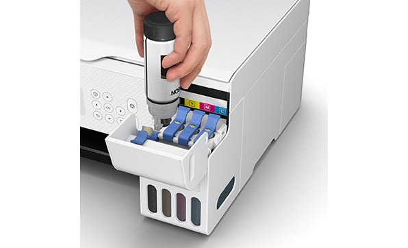 4色の染料インクを採用。A4用紙を最大で100枚給紙できる