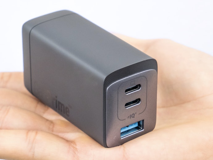 iPhone以外も充電するなら、充電口が複数あるものを選ぼう