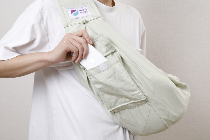様々な抱き方に対応し、ポケット付きだと使い勝手がよい