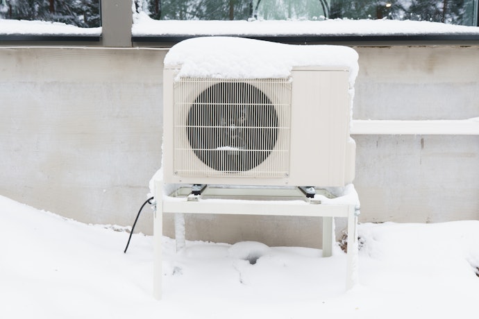 室外機に汚れが溜まっている・雪や霜で覆われている