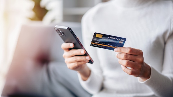 メーカー直販と量販店はどちらが安いですか?