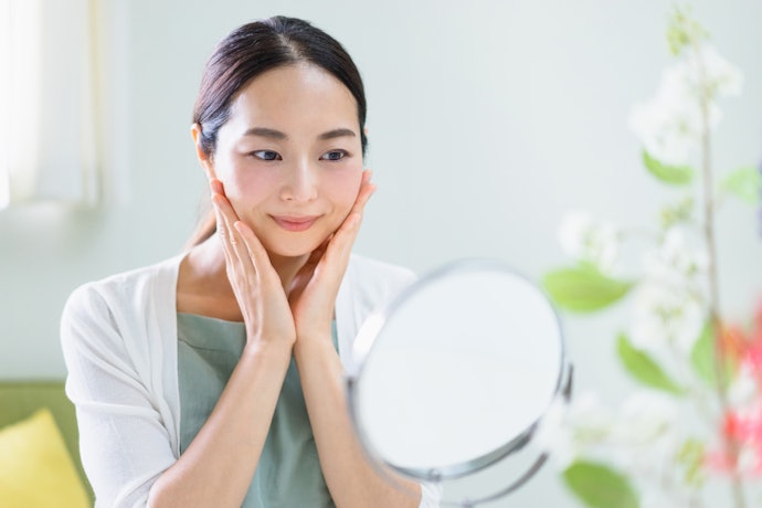 肌荒れを抑える有効成分を含む医薬部外品。メイクの上からも使える