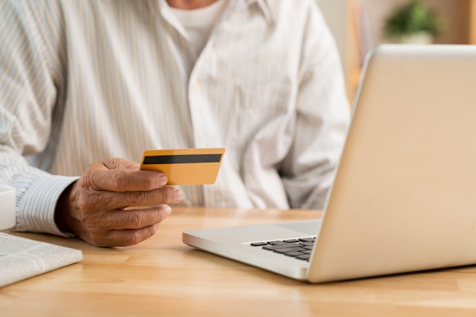 年金以外の収入もある人はカードローン