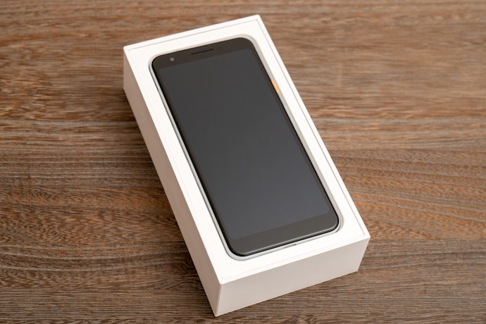 スマホ端末は自分で用意する必要がある