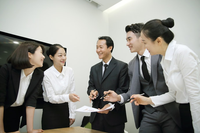 我慢できる場合は契約期間満了まで働くのが無難
