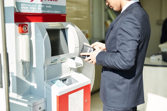 ATMからお金を引き出す