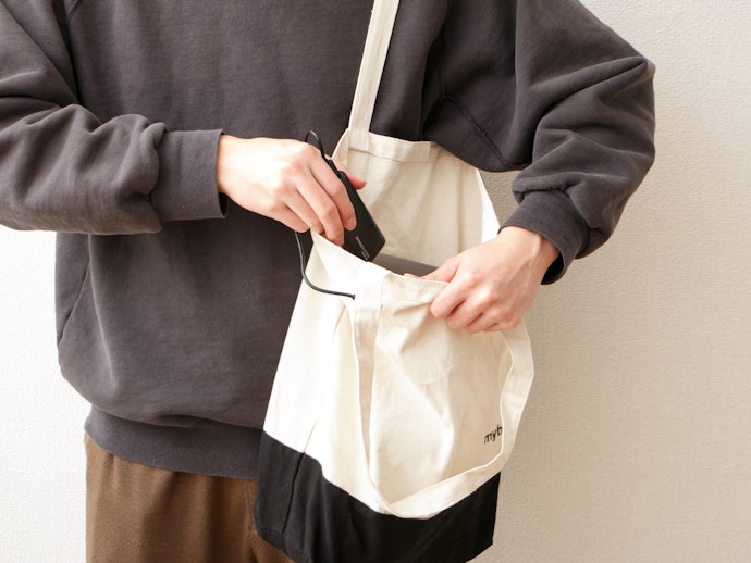 携帯時にかさばらず邪魔にならない形・重量を選ぼう