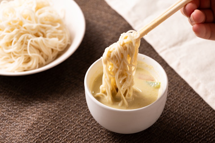 夏にはそうめんと合わせるのもおすすめ!グリーンカレーは冷やしてもおいしい