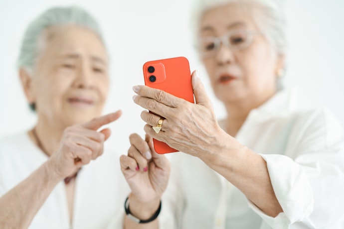 60歳以上ならUQモバイルのメールアドレスを無料で使える?
