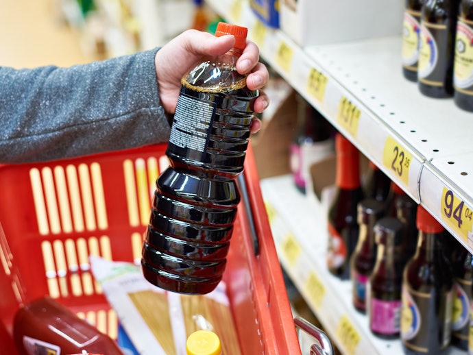 迷ったらキッコーマンやヤマサ醤油を。スーパーでも手軽に手に入る