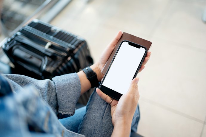 iPhoneでデータローミングをオンにする手順
