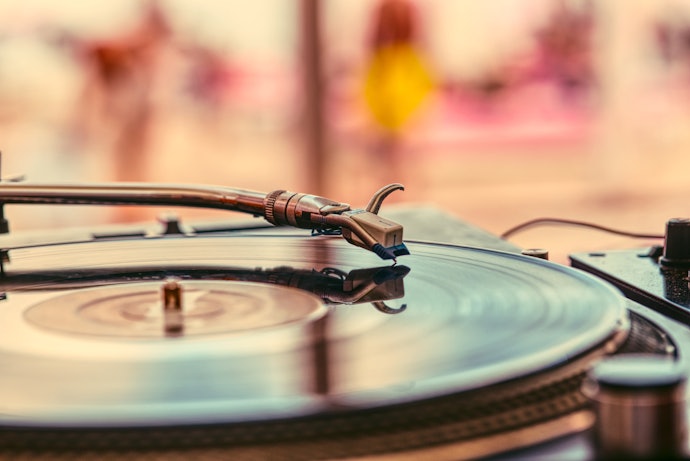 本格的にDJをするなら、実機に近い操作画面がおすすめ