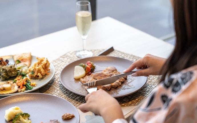 食事の形式や名物料理など「食」で選ぶ方法も