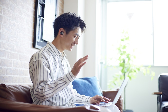 SEシリーズとAONICシリーズ、マイクが必要かどうかで選ぼう