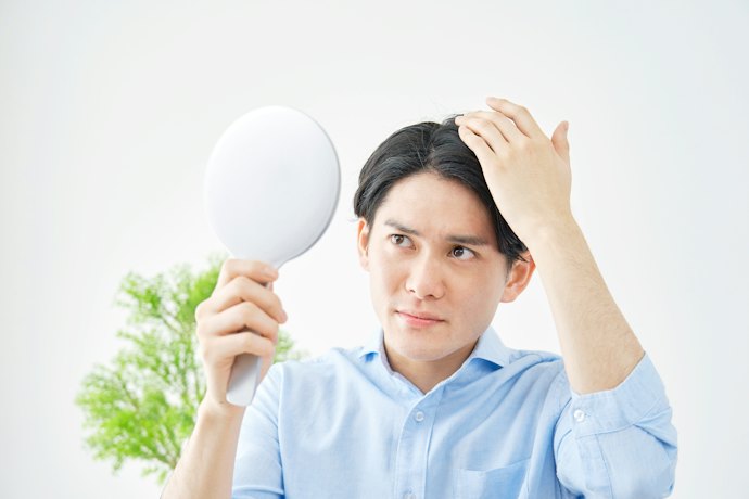 汗や湿気でも崩したくないなら、「ウォータープルーフ」の表記をチェック