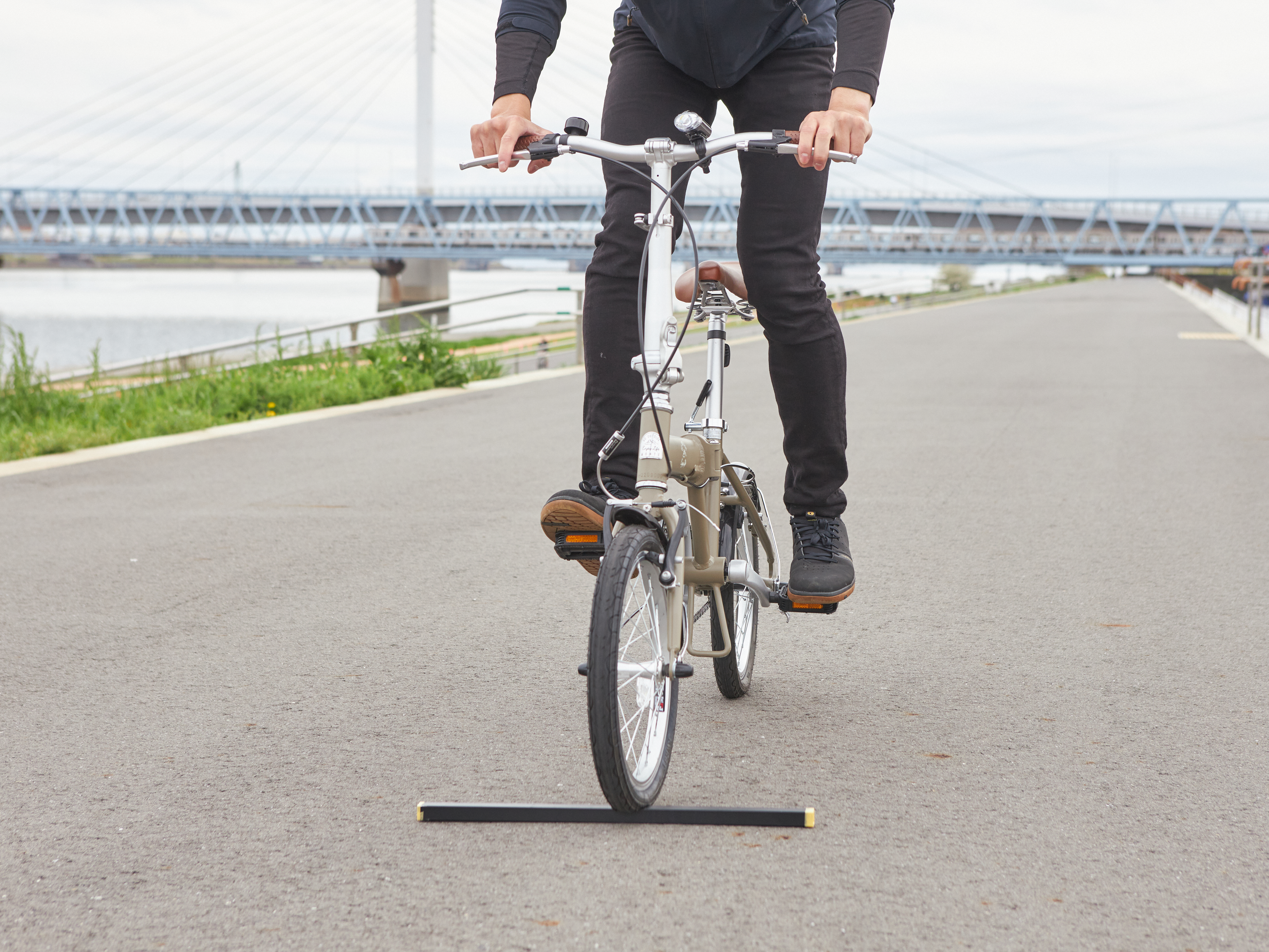 MOBIKE 48 折りたたみ自転車 ジャンク？接続が悪いです 安価車・バイク