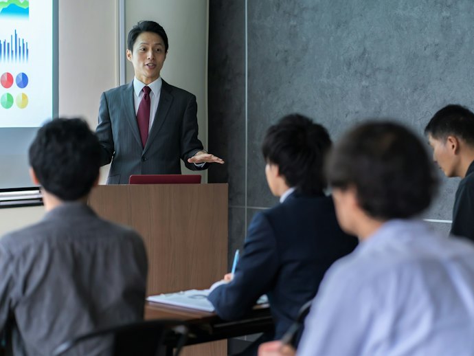 セミナーで基礎知識を学ぶ