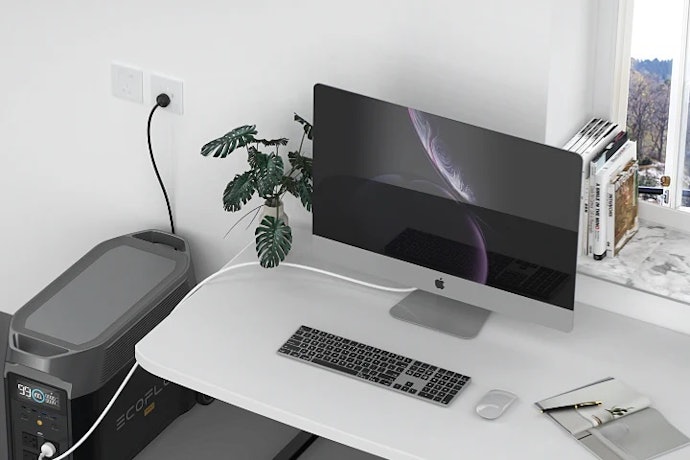 本体の充電方法はソーラーなど5通りに対応。ACであれば3.1時間でフル充電に