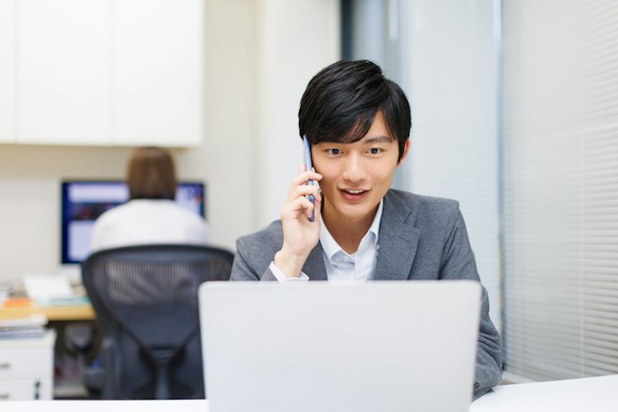 一般的には勤務先に電話がかかってくる