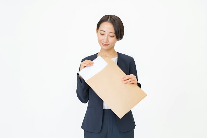 用意した書類はどうやって提出する?