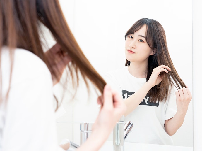 髪への使用は、乾燥の気になる毛先に揉み込んでうるおい・ツヤを補給