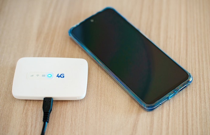 STEP3:ルーター端末の電源を入れてSSIDとパスワードを確認する