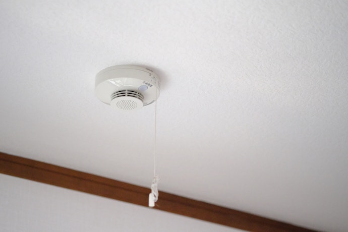 個人の住宅内で、火災を感知して警報を発する家庭用の装置
