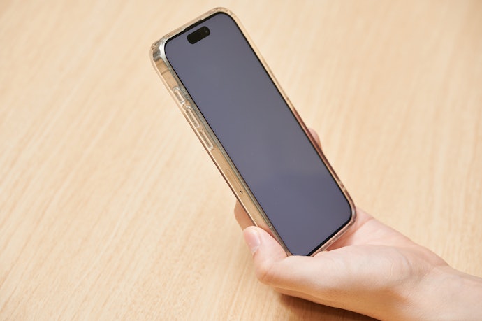 スマホの着脱はスムーズ。ワイヤレス充電などの機能はなし